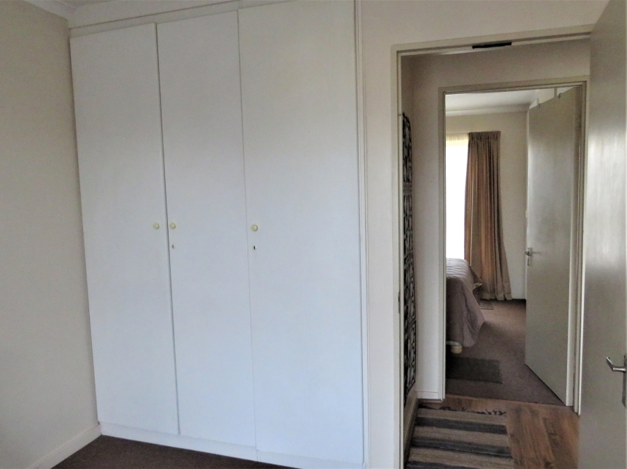 To Let 2 Bedroom Property for Rent in Greenways Golf Estate Western Cape